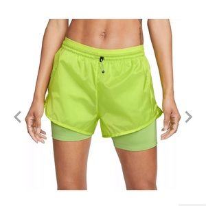 Nike Women's Icon Clash Tempo Luxe Mid-Rise Running Shorts